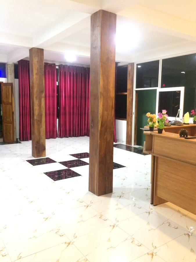 Hotel Athina & Restaurant Чілав Екстер'єр фото